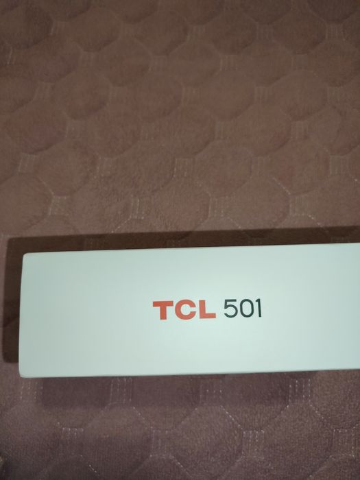 Telefon TCL nou nouț