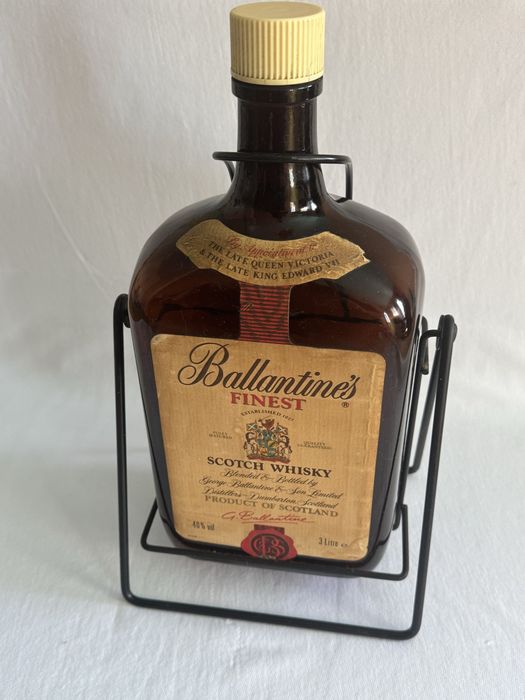 Люлка, празна бутилка от уиски Ballantines , 3L