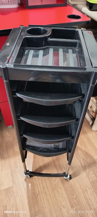 Ucenic coafor/ frizerie