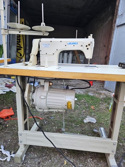 Професионална шевна машина JUKI