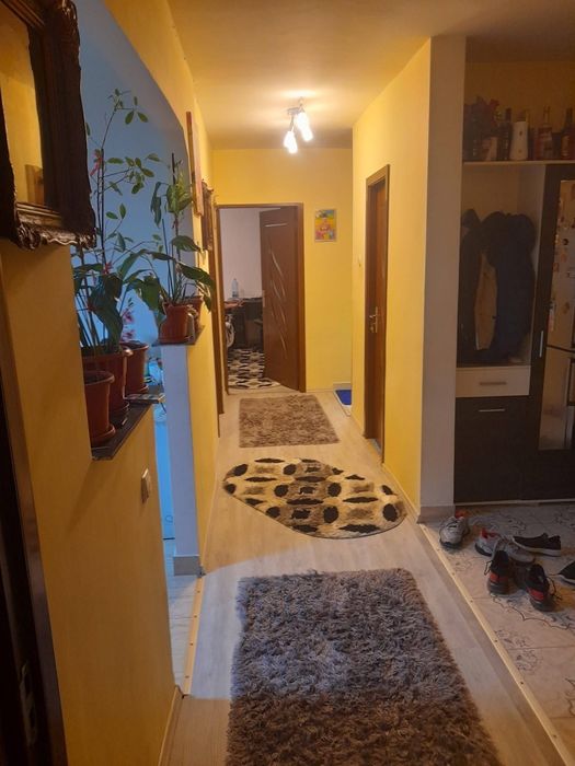 Vând apartament cu 3 camere Orastie
