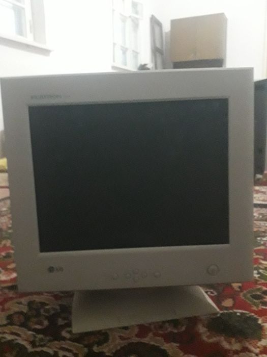 Lg monitor sotiladi