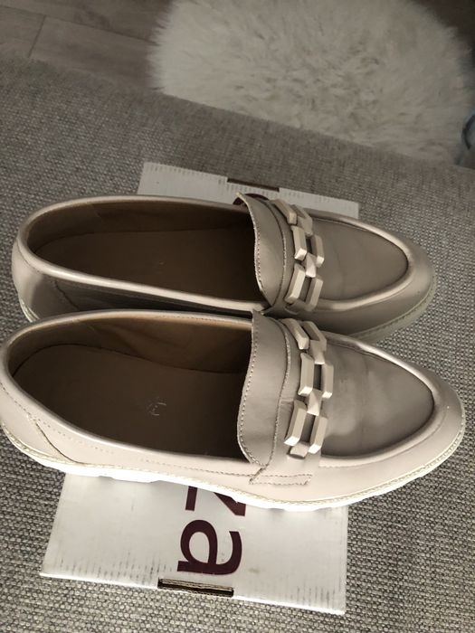 Pantofi femei marimea 40 Benvenutti ,culoare crem