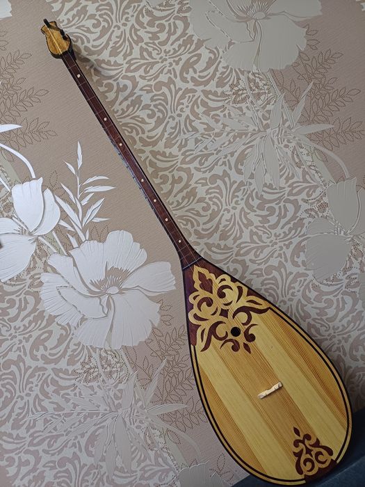 Продаётся домбыра в отличном состоянии