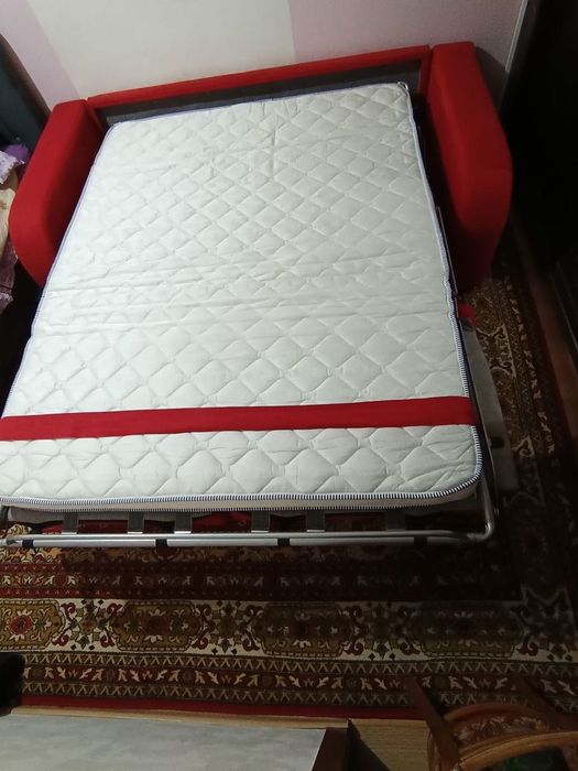 Отдaм дapoм диван