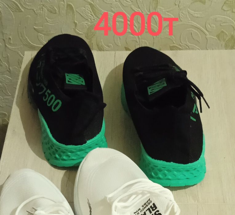 Кросовки 42 размер новые