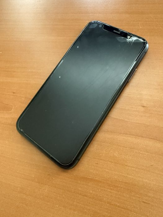 iPhone 11 128GB със счупен дисплей