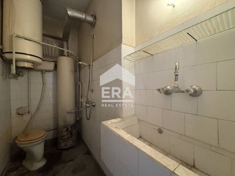 Продава се Тристаен апартамент в Силистра, Център - 96 кв.м за 399 €/кв.м - Снимка #4