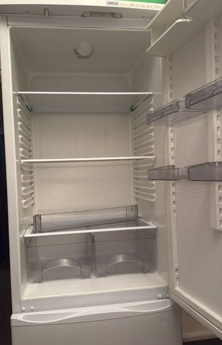 Продам холодильник Атлант. Самовывоз.