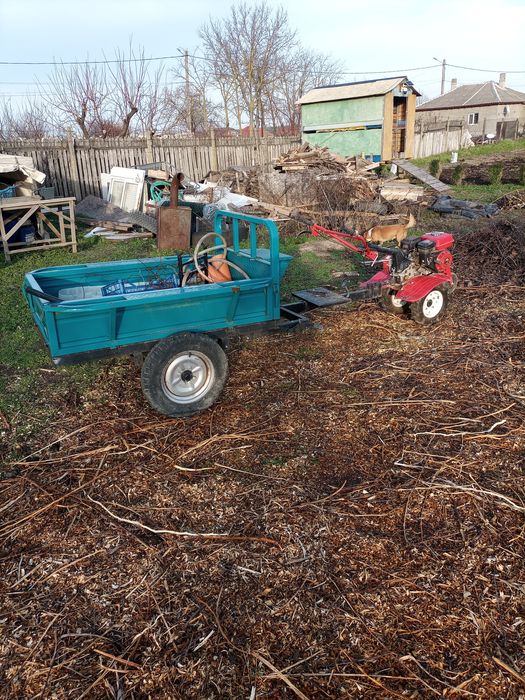 Motocultor cu remorca