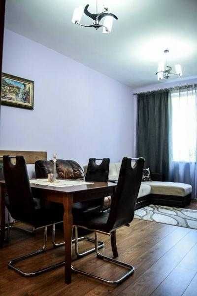 Дава се под наем Двустаен апартамент в Бургас, Център - 65 кв.м за 408 € - Снимка #2