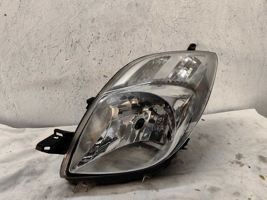 Оригинален фар Тойота Ярис Toyota Yaris