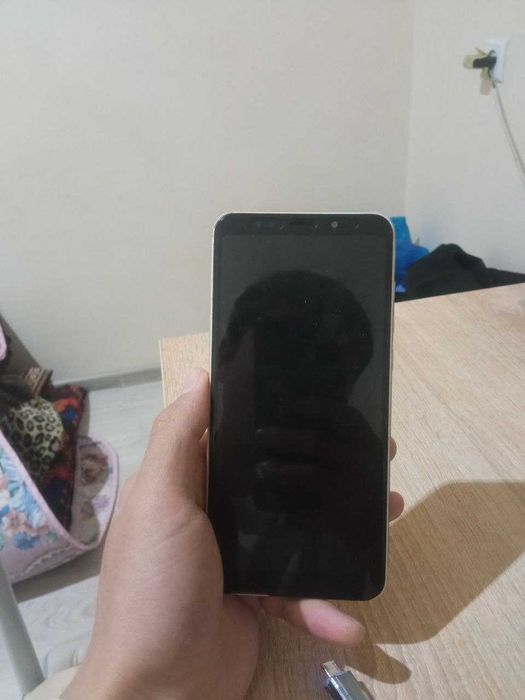 redmi 5 plus  32 talik ideal kelishtirib beriladi