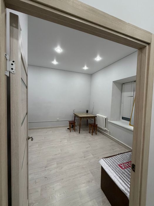 Продам 1- комнатную каартиру в центре Уральска