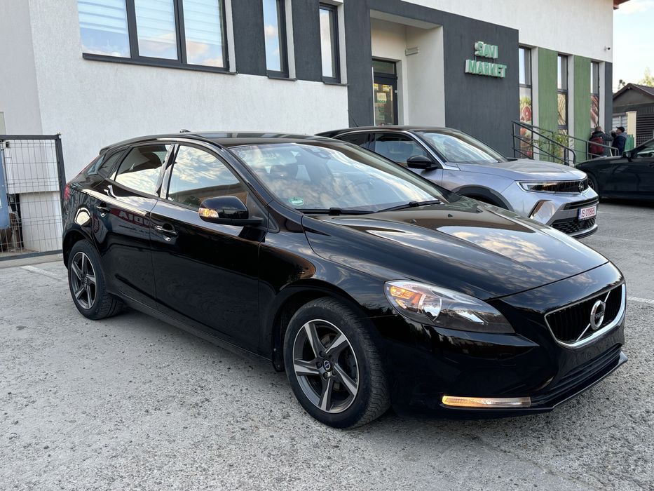 Volvo v40 R design model 2017