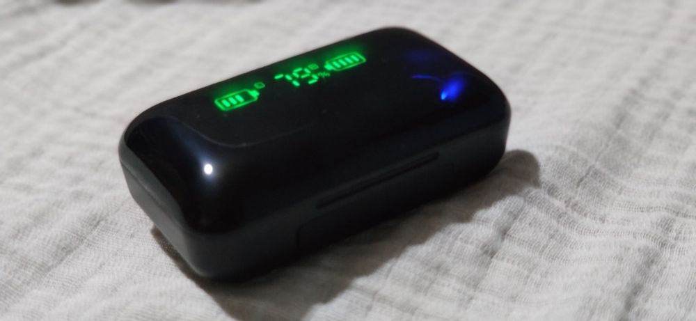 Безжични слушалки със опция зареждане на телефон