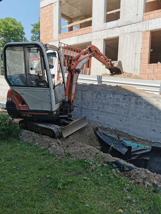 Услуги с мини багер,бобкат и самосвал за извозване