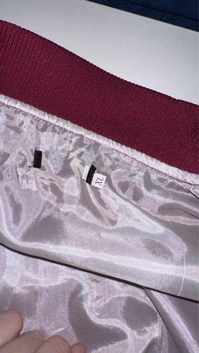 Продаю бомбер от колледжа