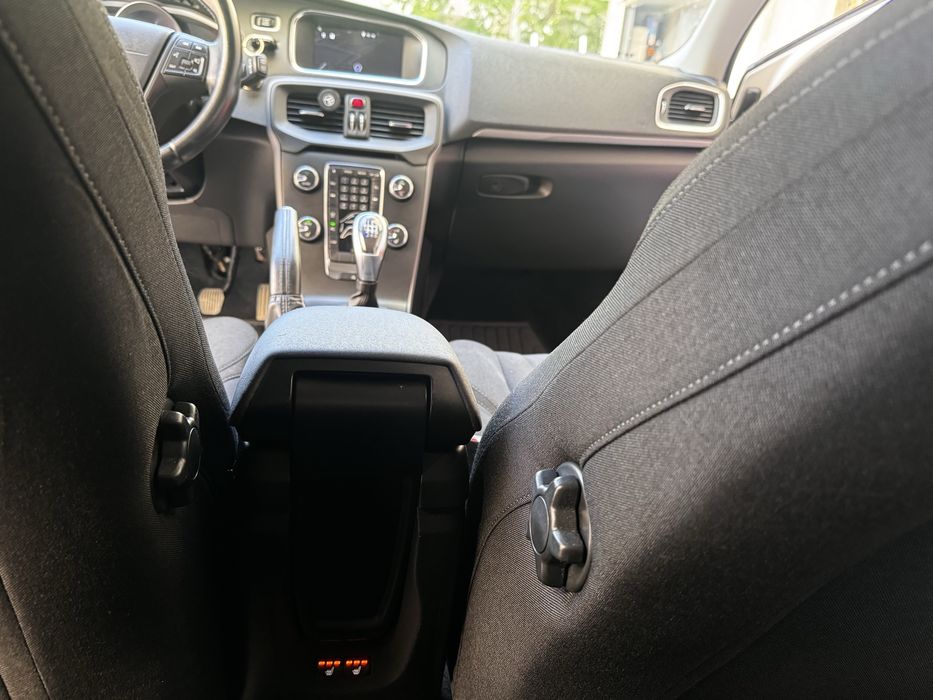 Volvo V40 1.6 Diesel 115 CP – 2013 – Consum mic / Dotări premium