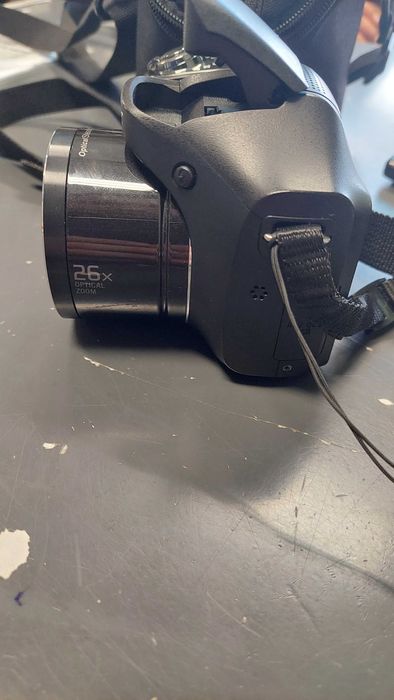 Sony Cyber-shot DSC-H200