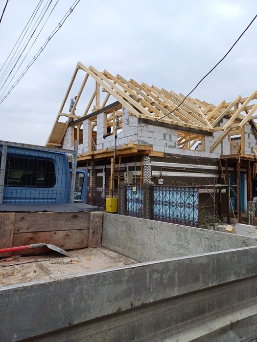 Firma Executăm case la rosu acoperișuri