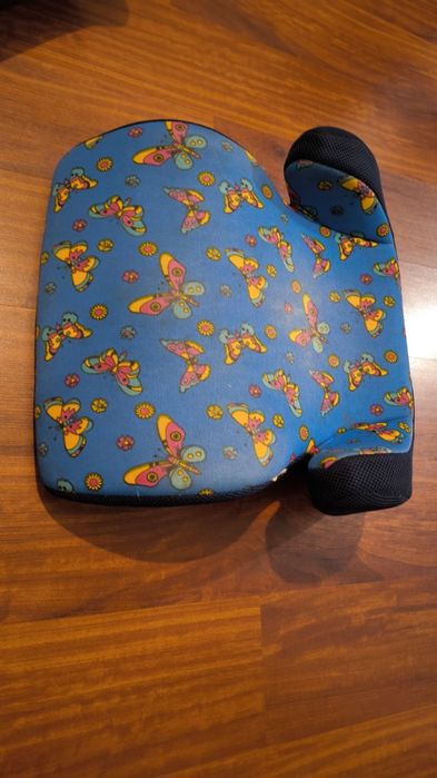 Автомобильные сидушки для деток.