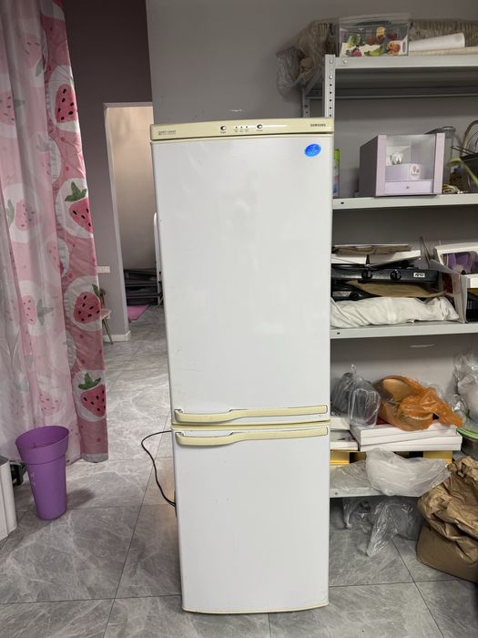 Холодильник с морозилкой