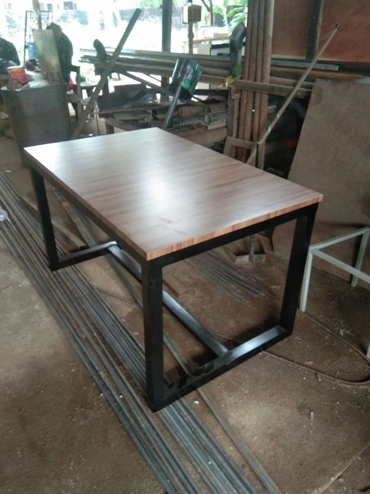 Стол , кухонный стол