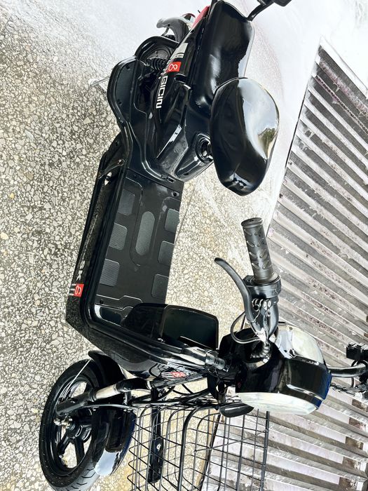 Мопедте жалаңаш