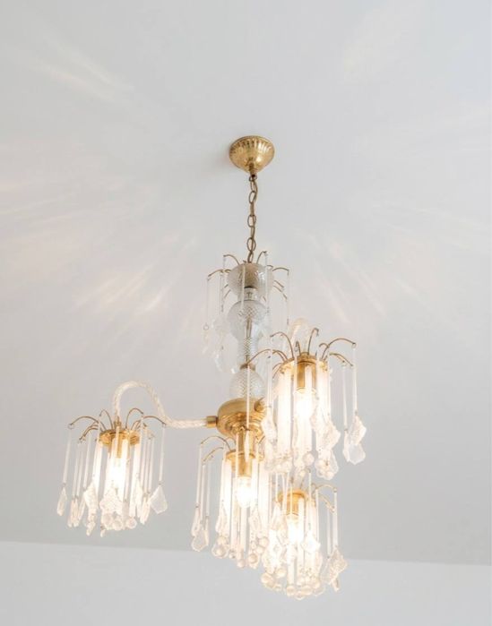 Хрустальная люстра.