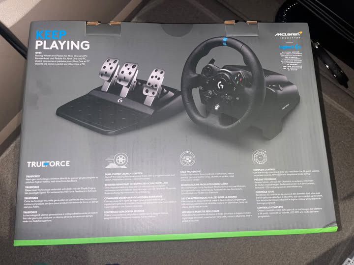 Volan si pedale Logitech