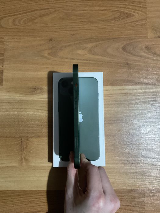 Vând iPhone 13 – 128 GB – stare perfectă