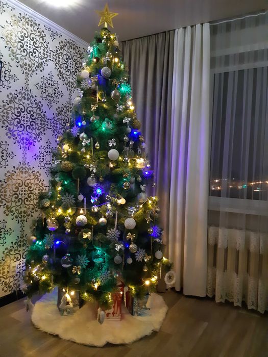 Продам искуственную новогоднюю ёлку