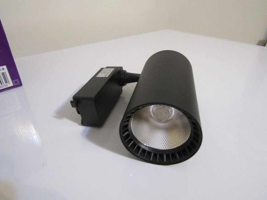 Светильник Maytoni TR003-1-40W4K-B