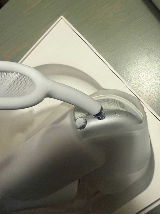 Apple AirPods Max — нови, не са използвани