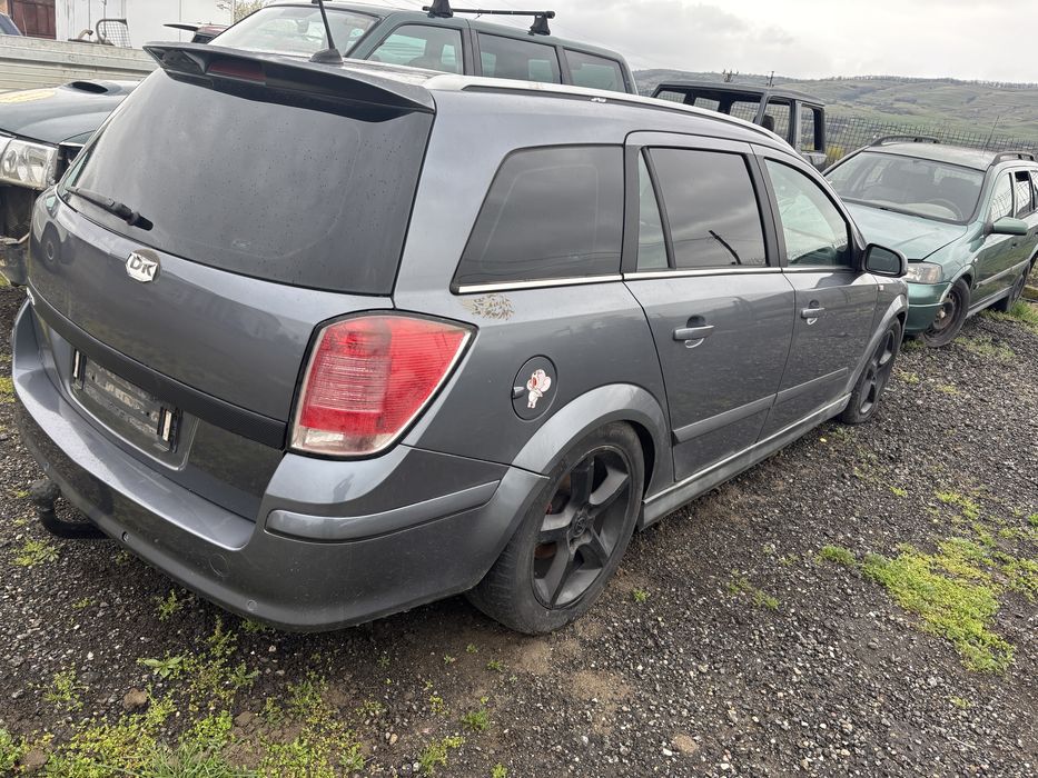 Dezmembrez opel astra h