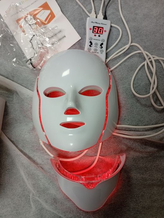 LED маска за лице и шия фотон терапия