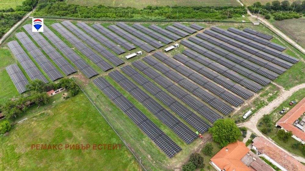 Фотоволтаична централа + ресторант с басейн и лятна градина