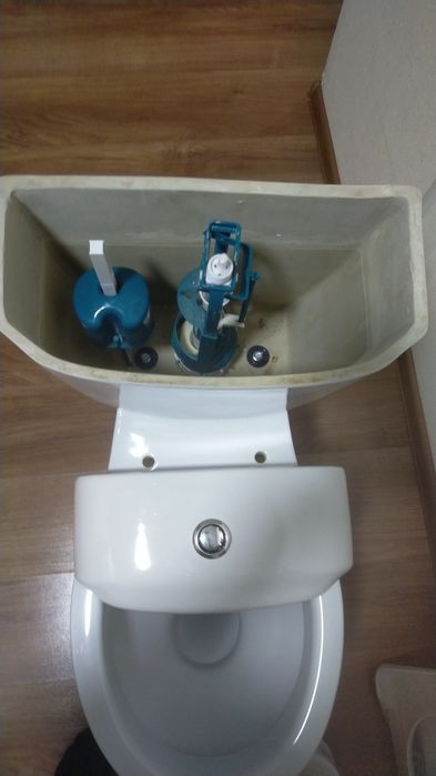 Продам унитаз в хорошо состояни.