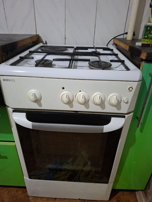 Газовая плита продам срочно !