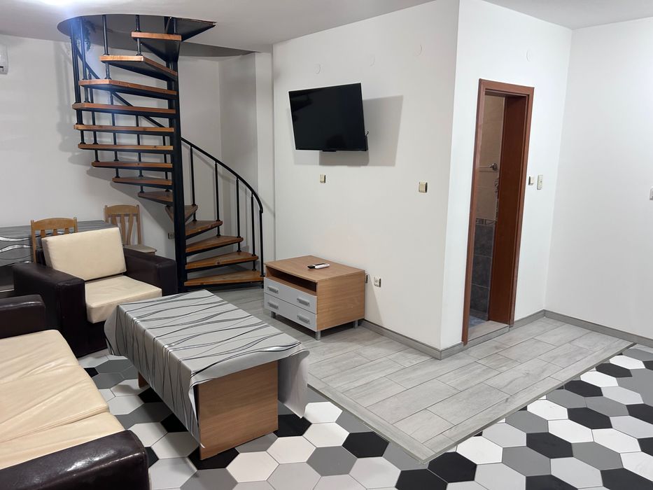 Дава се под наем Четиристаен апартамент в к.к. Слънчев бряг - 145 кв.м за 91.8 € - Снимка #1