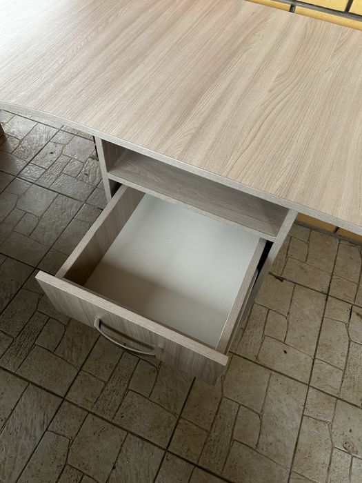 Продаю срочно рабочий стол угловой