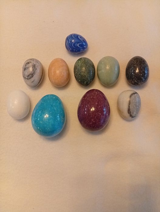 Декоративни яйца от камък