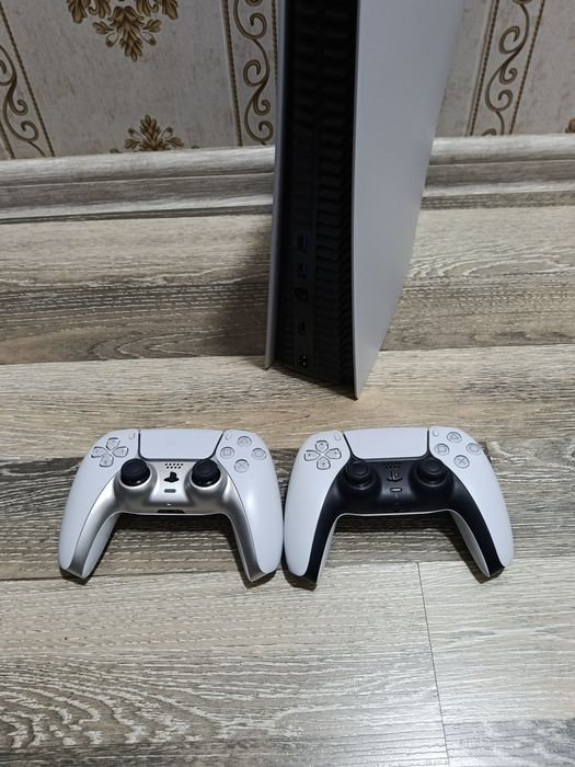 Playstation 5 disk edition top o'yinlari bilan  825gb xotira