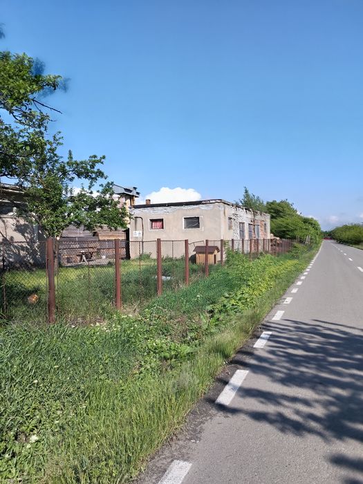 Vand  hala 300m2  și teren aferent 7000 m