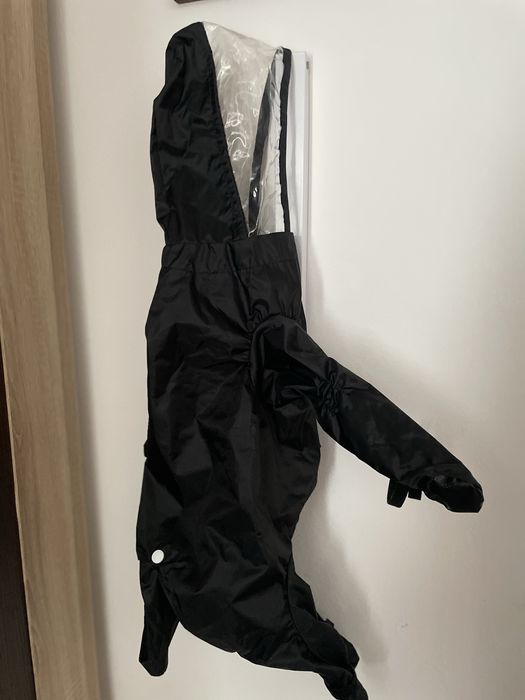 Pelerina de ploaie pentru cătei