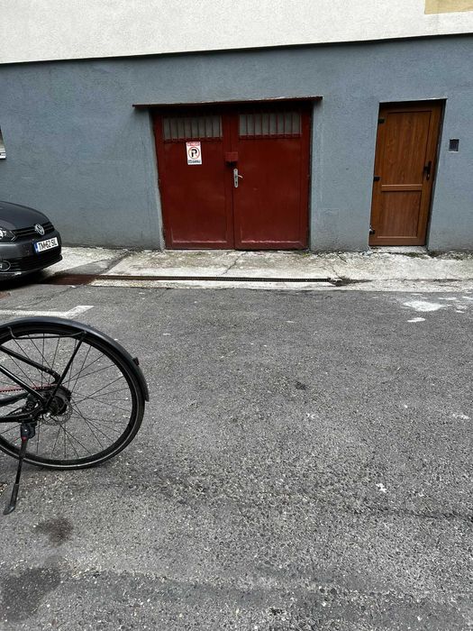 Proprietar inciriez garaj sub bloc .