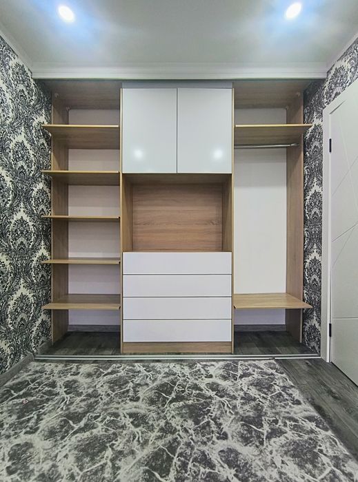 Шкаф с дверями купе