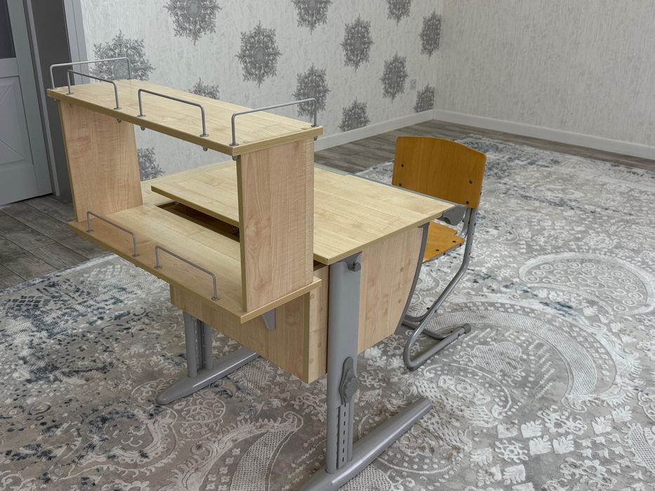 Стол рабочий в хорошем состоянии