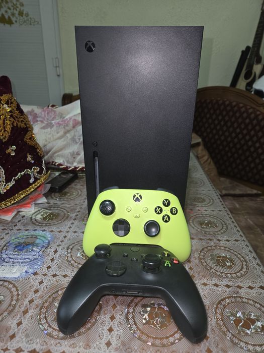 Xbox series x 1bt с 1 контройлером